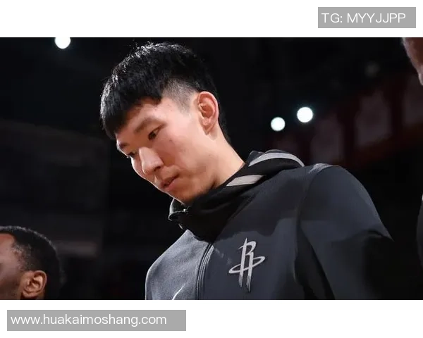 足球明星对周琦的赞美与期待共同描绘中国篮球的未来之路 足球明星对周琦的赞美与期待共同描绘中国篮球的未来之路